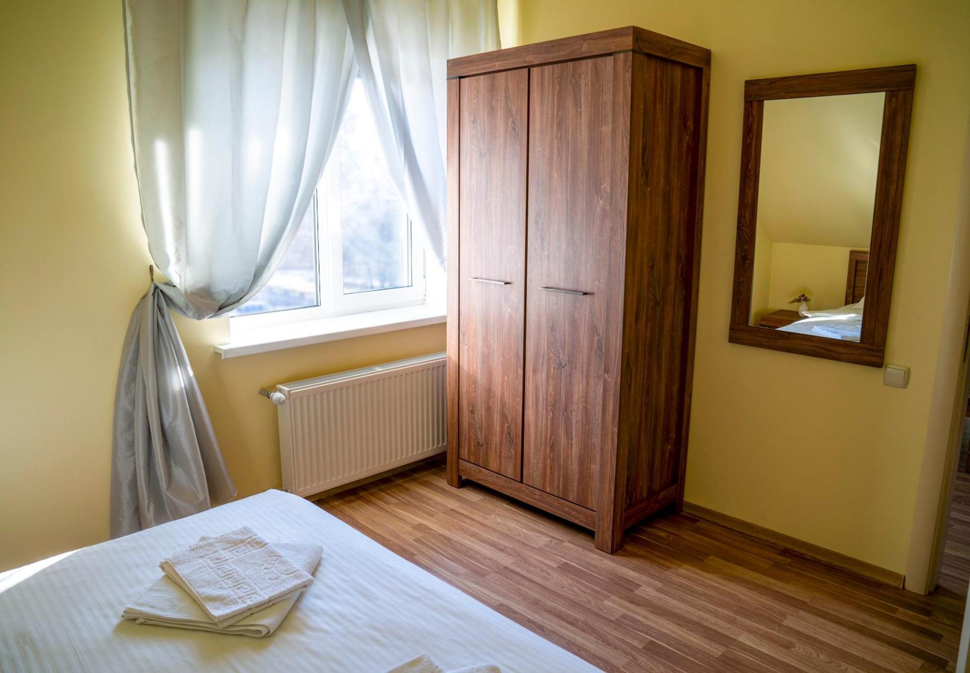 Guest House Kiev Forest Екстериор снимка